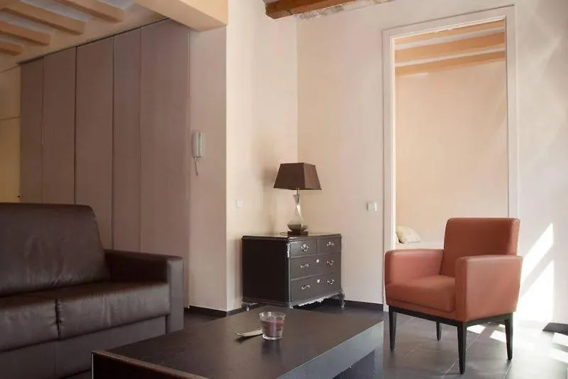 El Born - Spacious 2 Bedrooms Barcelona Apartment