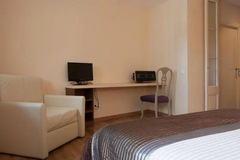 El Born - Spacious 2 Bedrooms Barcelona Apartment